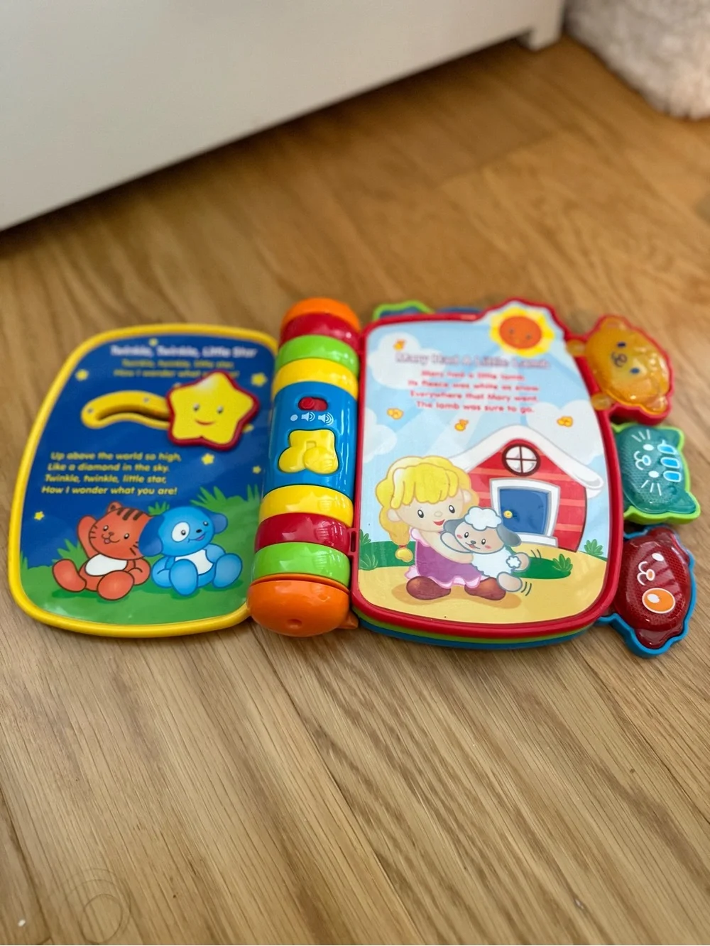 VTech Rhyme and Discover Nursery Rhyme Book